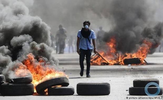 PROTESTOS VIOLENTOS POR TODO O MUNDO